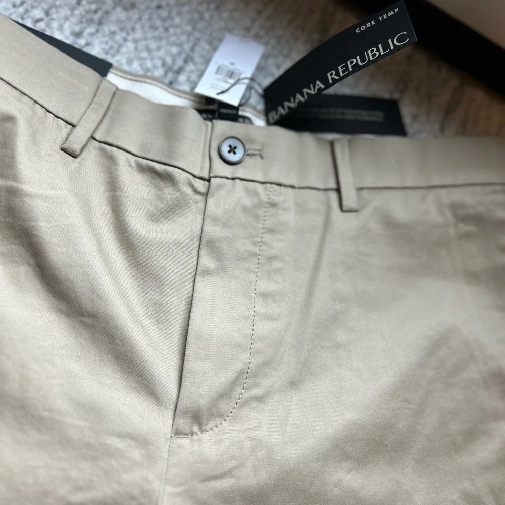 NWT Banana Republic Men’s Core Temp  Khaki Shorts